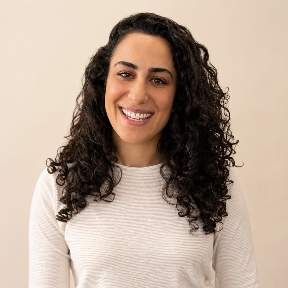 טליה בן סניור, המאמנת הראשית של momit סטודיו